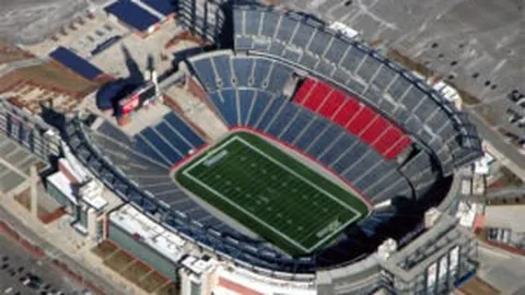 英超战况激烈！曼城仅领先榜首4分边缘，曼联第7位惊险，利物浦跌落至第8！五大豪强共积18分，悬念重重！