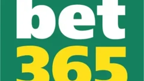 “曼联积极争取德赫亚回归，力图促其放弃与紫百合续约”