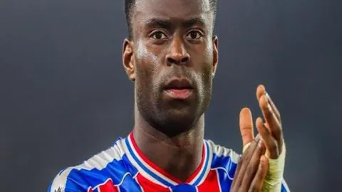 “马来西亚羽毛球公开赛：程星、张驰无缘四强”