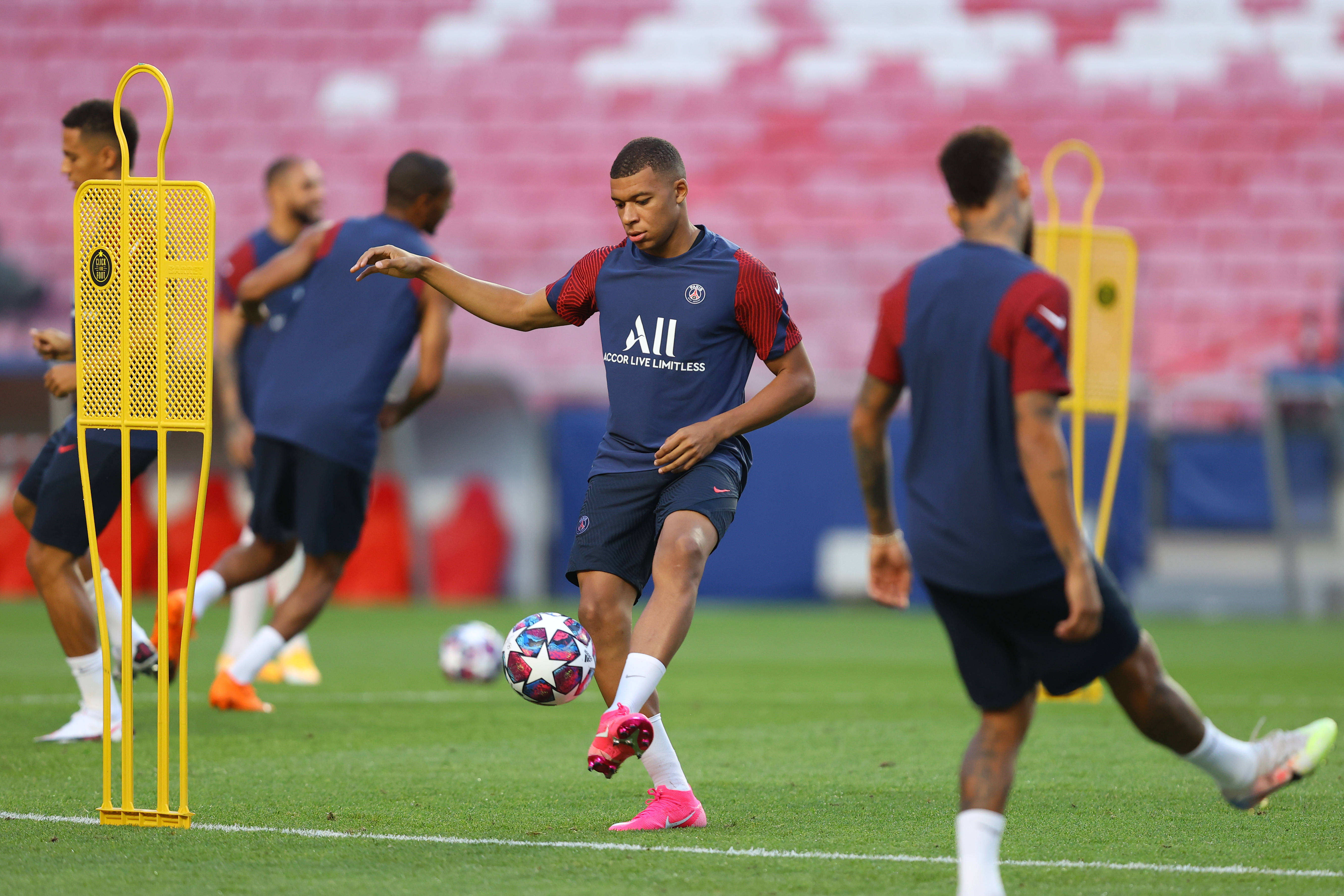 表现出色 表现出色